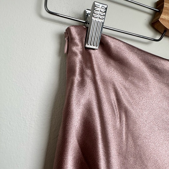 Satin Midi Skirt in Dusty Pink Size S - Picture 5 of 11